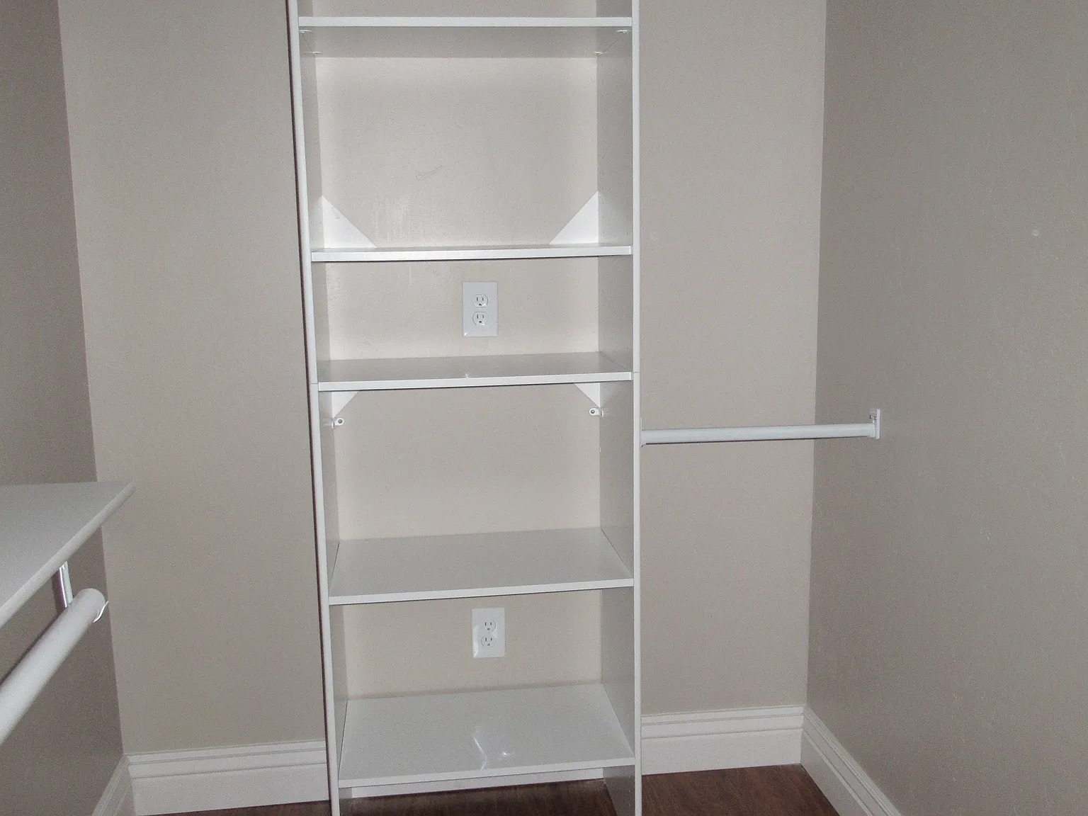 3 bed, 1.5 bath, 2100 sqft, $2,200 — Photo 3