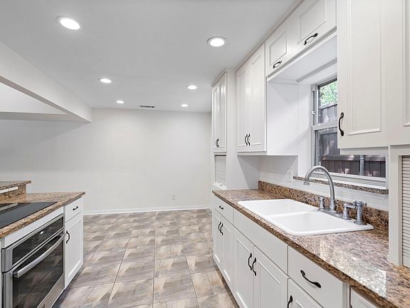 4th image of 7162 Carrousel Cir