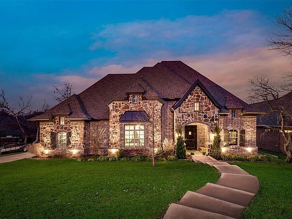 2nd image of 5013 Lake Forest Dr