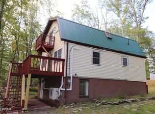 119 Lamplighter Ln, Hawley, PA 18428