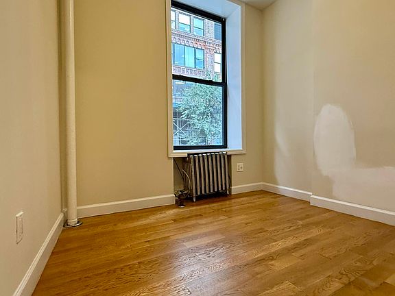 3rd image of 367 W 35th St APT 1