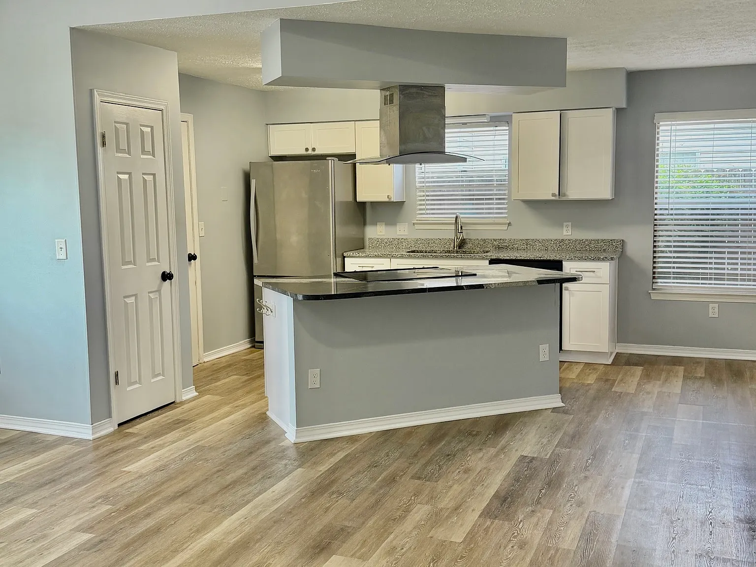 3 bed, 1166 sqft, $2,200 — Photo 3