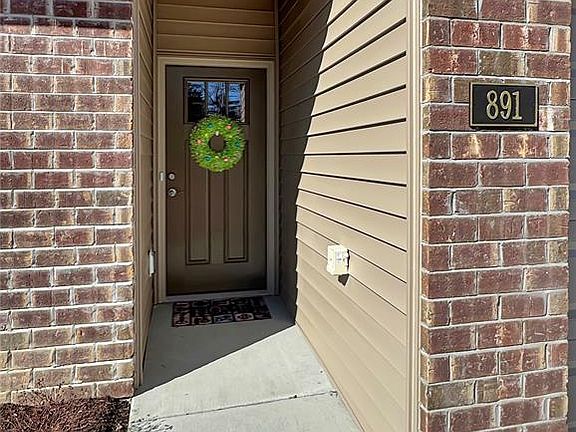 3rd image of 891 Walter Way