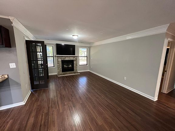 3rd image of 814 Beech Dr #27-A