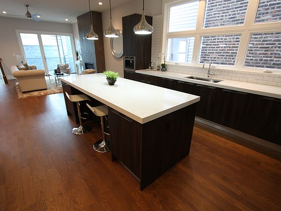 3rd image of 1532 N Artesian St #3