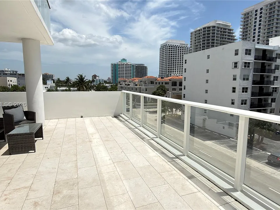 401 N Birch Rd #415