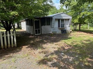 1050 Hicks Trail Rd, Walnut Cove, NC 27052