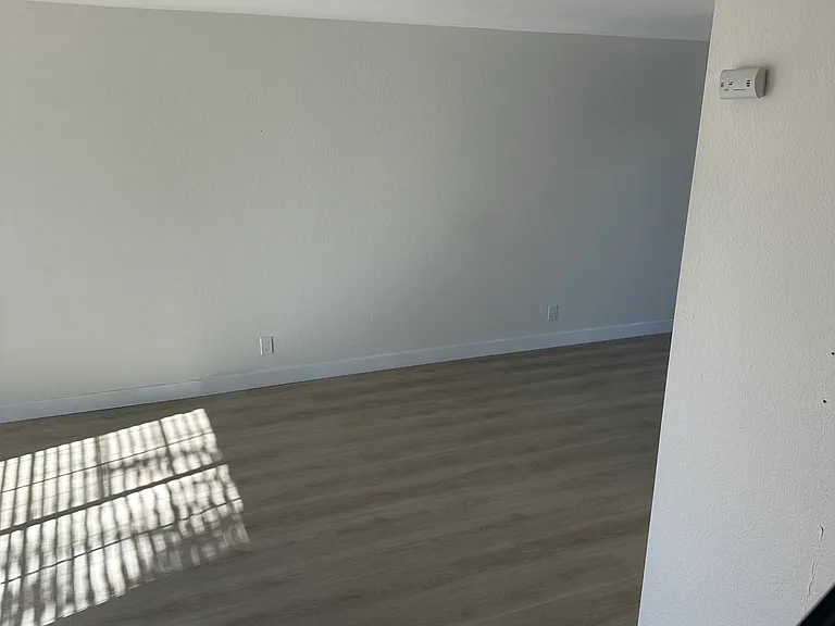 217 W Carroll Ave — Photo 13