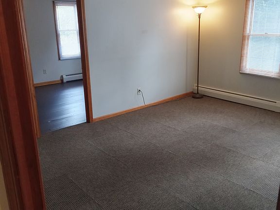 3rd image of 742 N Chestnut St #4