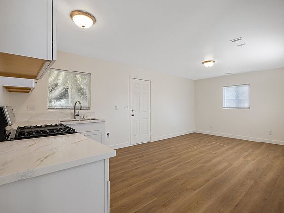 4th image of 4731 E Madison Ave