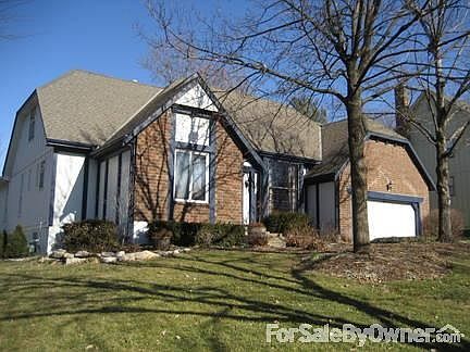 Front view
						:
						Beautiful trees and gardens in the summer