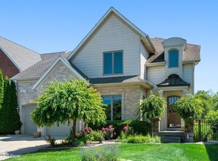 2251 Riverside Pointe Dr, Saint Joseph, MI 49085