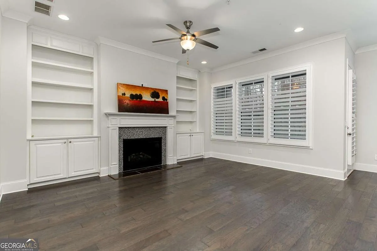 3 bed, 3.5 bath, 3785 sqft, $5,400 — Photo 4