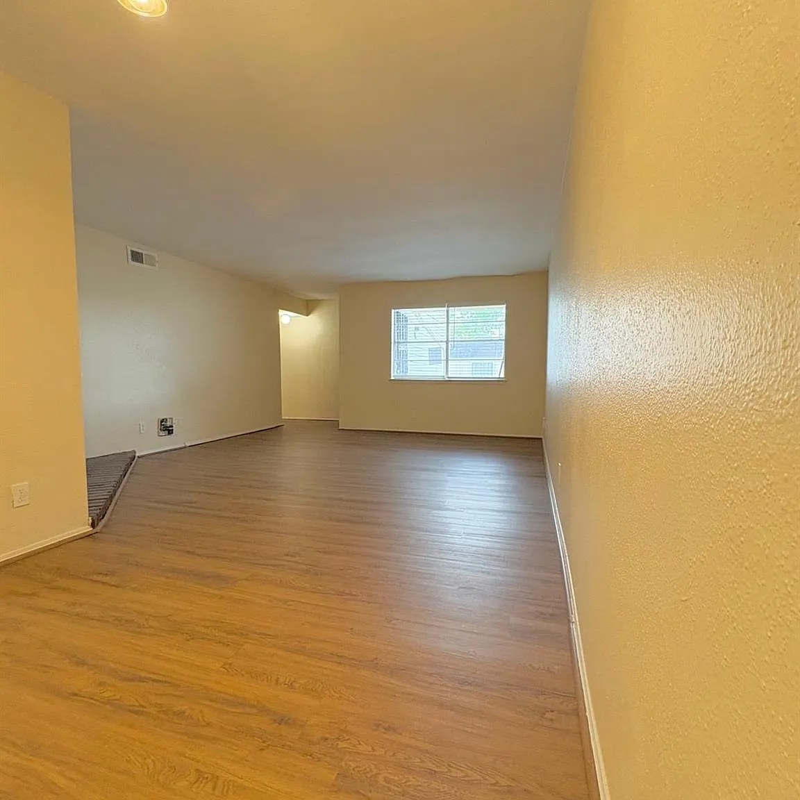 3 bed, 2.0 bath, 1274 sqft, $1,150 — Photo 4