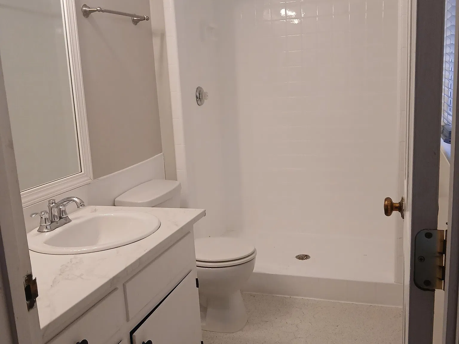 4 bed, 2.5 bath, 2900 sqft, $2,800 — Photo 3