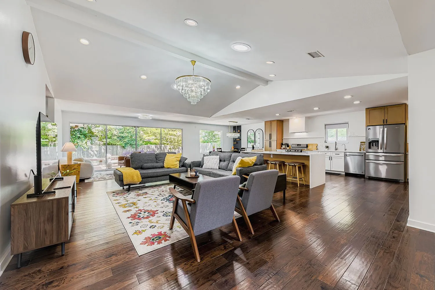4 bed, 2100 sqft, $8,521 — Photo 3