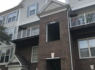 12621 Fair Crest Ct APT 302, Fairfax, VA 22033