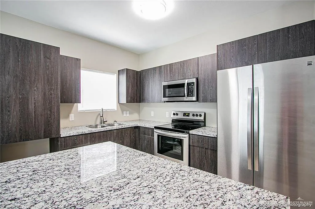 Building Photo - 120 W Diamond Ave #3