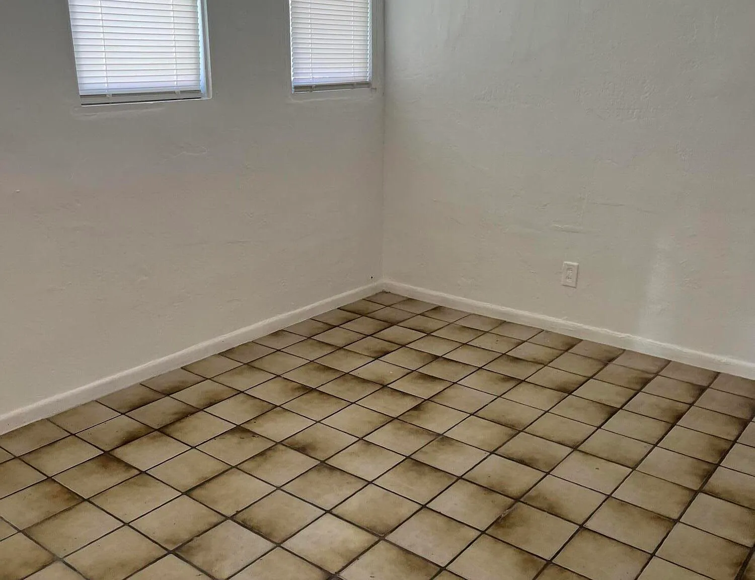 1 bed, 4.0 bath, 2267 sqft, $1,550 — Photo 2
