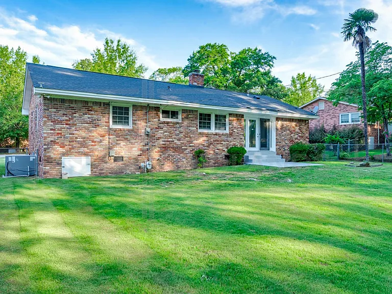 2532 Parkwood Dr — Photo 9