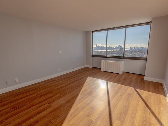 2nd image of 770 Anderson Ave APT 21C
