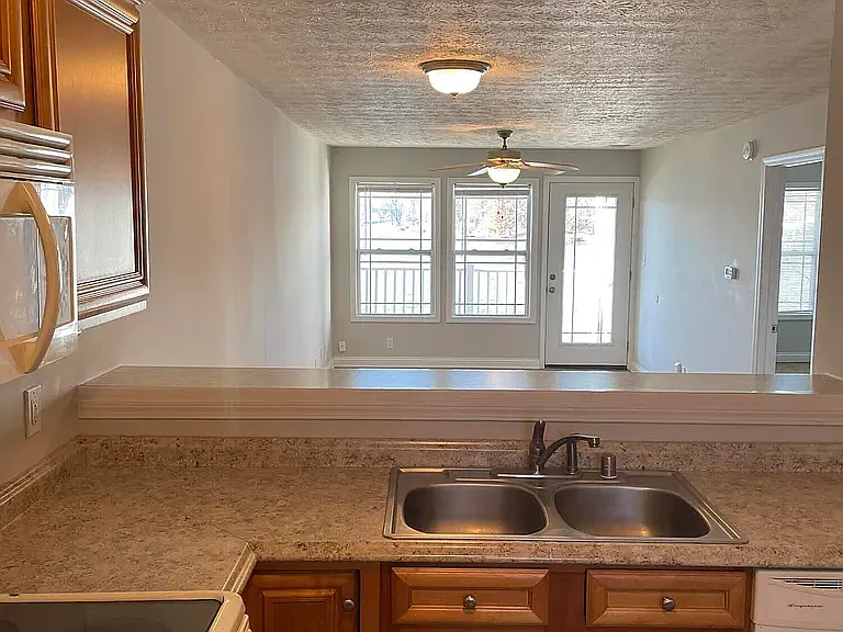 2414 Lake Park Rd — Photo 10