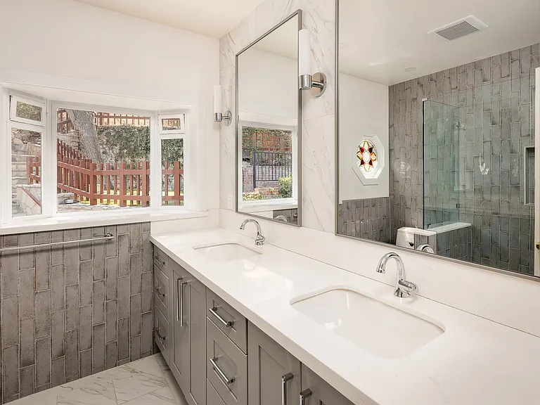 2624 N Commonwealth Ave — Photo 19