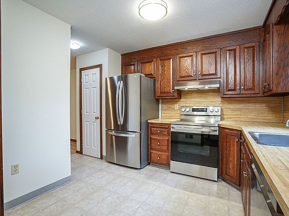 3rd image of 177 Wynwood Dr