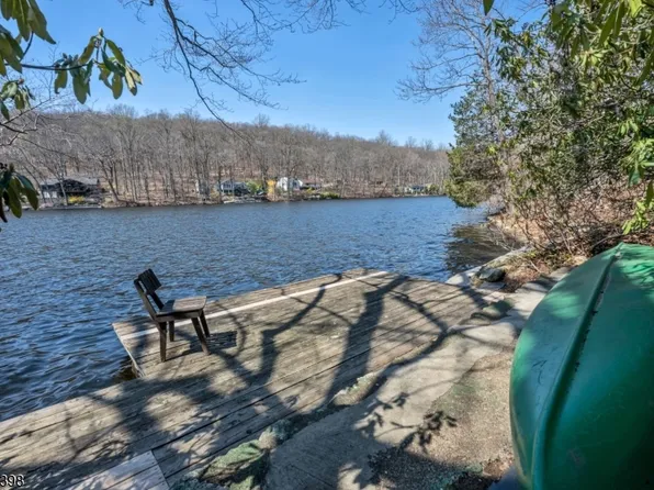 27 Middle Road, Bloomingdale Boro, NJ 07403