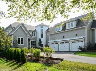 617 S Summit St, Barrington, IL 60010