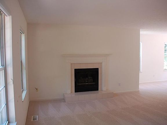 2nd image of 678 Quarry Ln #13