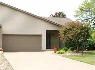 2120 Whispering Mdws NE, Warren, OH 44483
