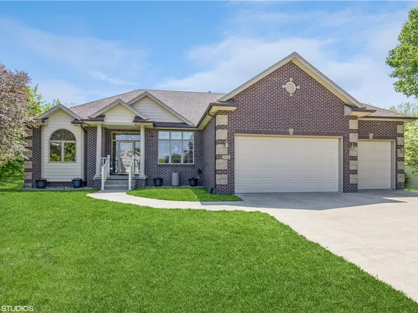 14314 Oak Brook Dr, Urbandale, IA 50323