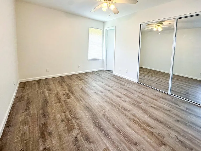 800 Oak Grove Ln — Photo 12