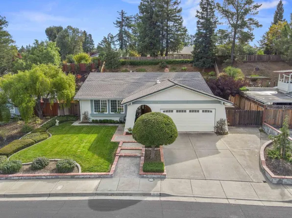 3226 Burgundy Dr, Pleasanton, CA 94566
