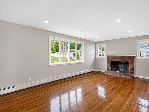 5th image of 88 Harriet Ave
