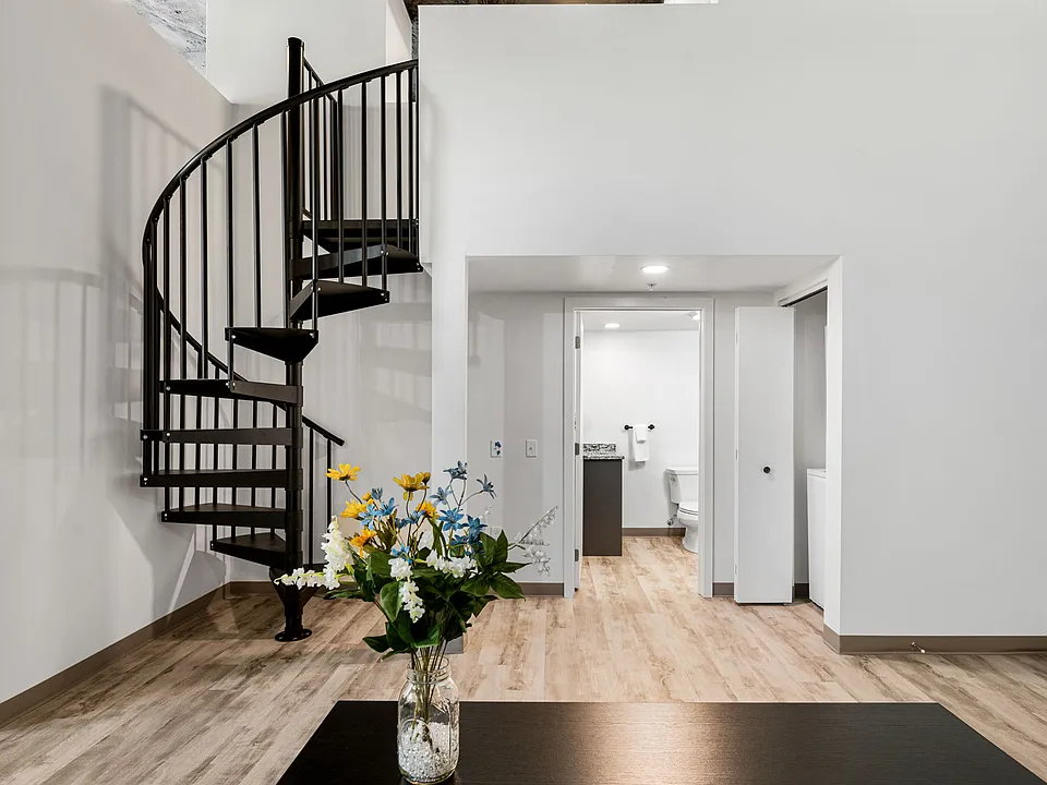 300 Penn St #208