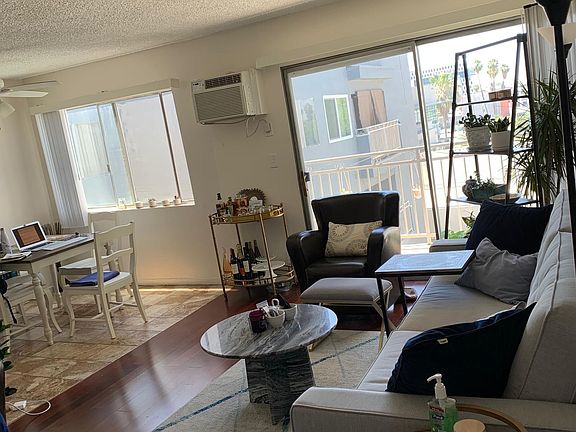 5th image of 1810 N Bronson Ave #105