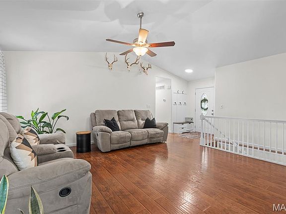 4th image of 215 Cynthia Dr