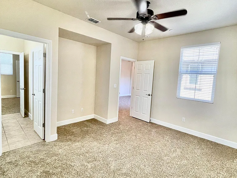 1736 Parkway Dr N — Photo 18