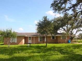 196 Bronco Ln, Beeville, TX 78102