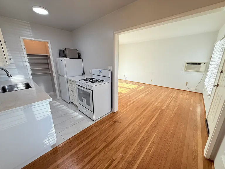 1415 26th St #3 — Photo 7