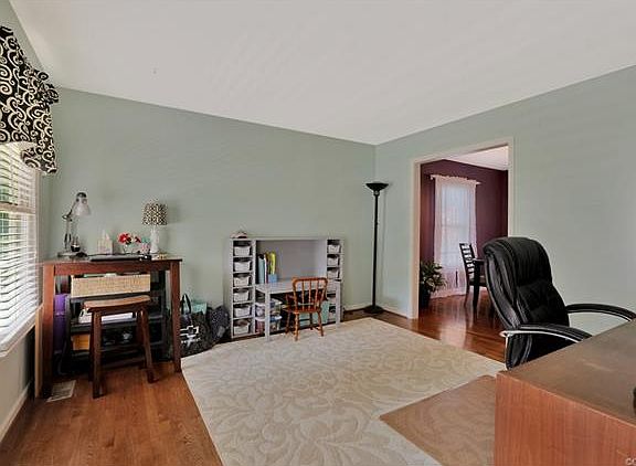 2nd image of 4928 Merlin Ln