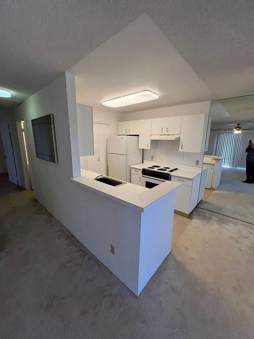 Spacious 2 bd 2ba 1 Prkg Townhouse @ Parkview at Waikele — Photo 1