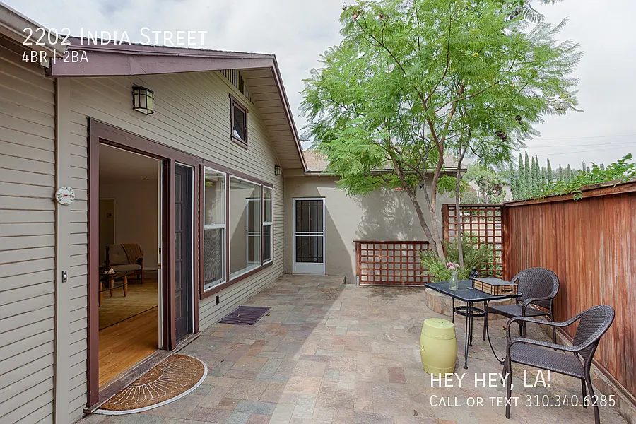 Spacious Traditional Duplex | Three Bedroom| Two Bathroom | Private Patio & Two Car Garage | Silv... — Photo 2
