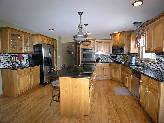 4th image of 10878 Pembrook Ct