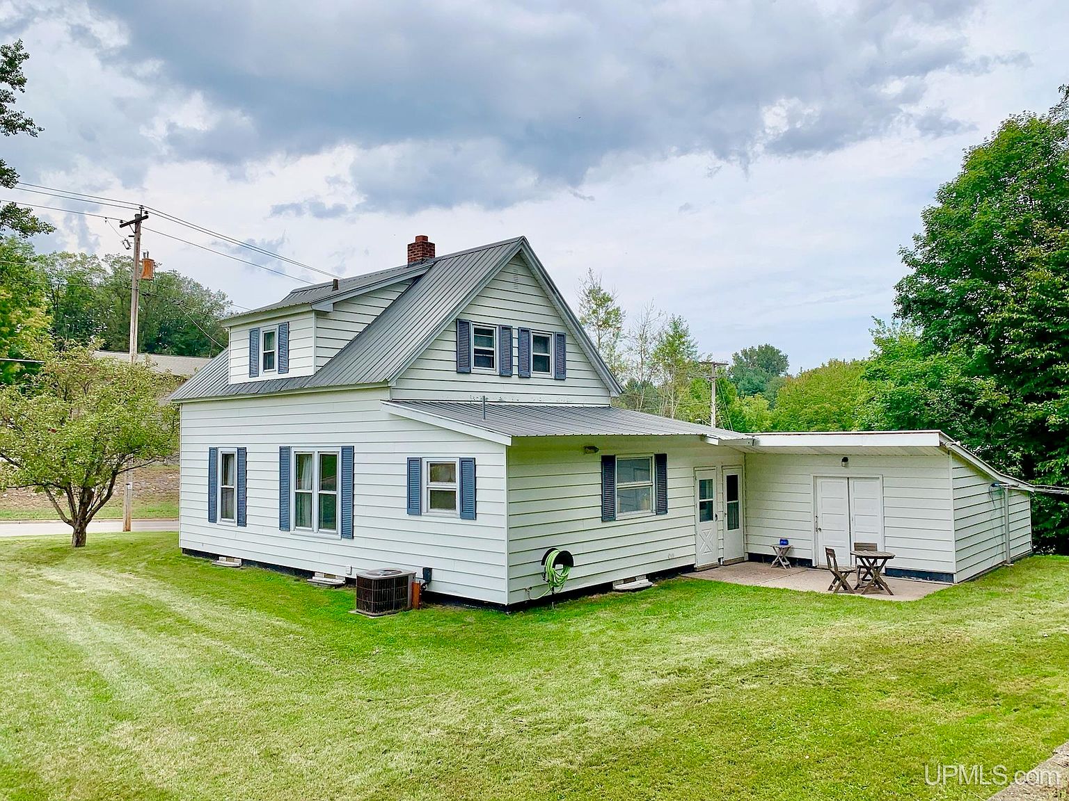 356 Main St, Niagara, WI 54151 Zillow