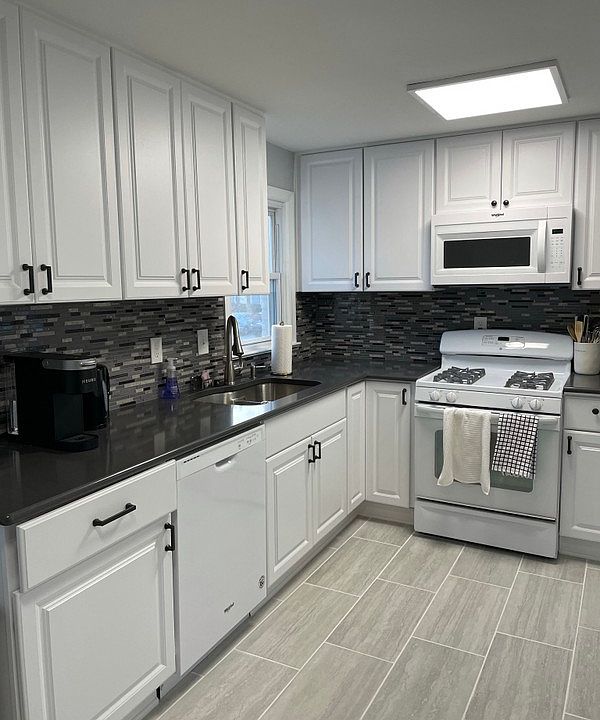 1st image of 2843 Summerfield Rd #4