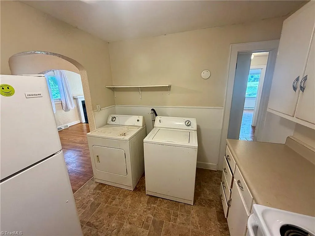 1003 Charlotte Ave — Photo 2