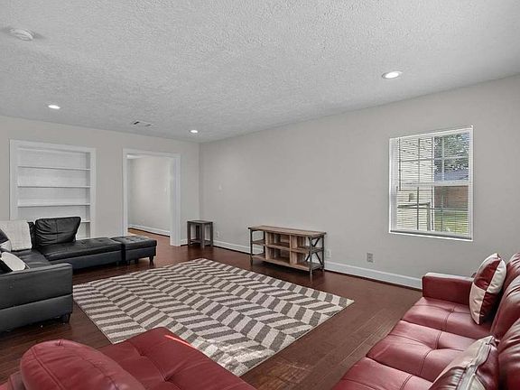 3rd image of 3718 Eagle St